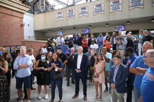 Los Mets, la New York City Economic Development Corporation y funcionarios electos y empresariales rinden homenaje a las pequeñas empresas en el Citi Field el martes